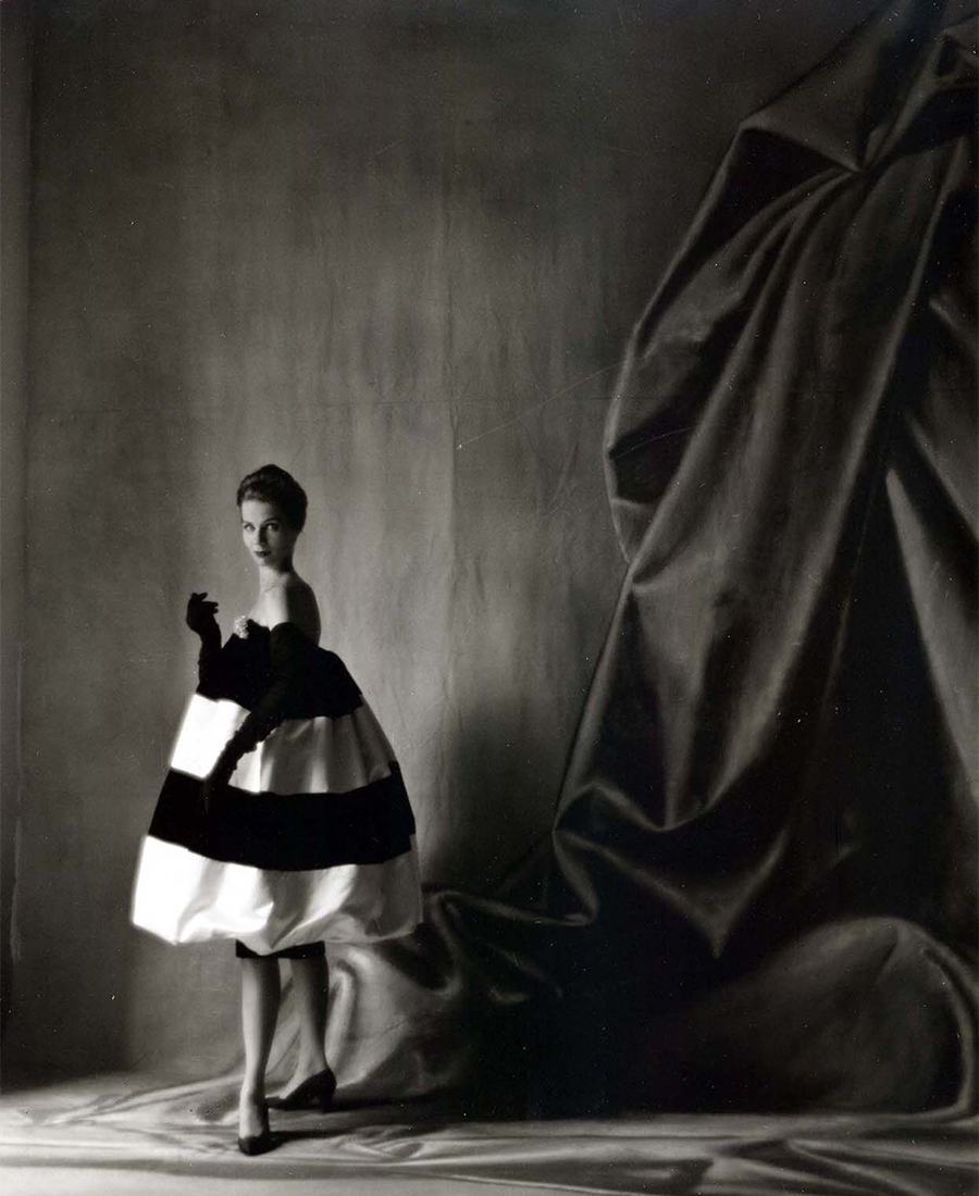 Balloon Dress (1958)/Balenciaga Archives Paris, photographer Thomas Kublin