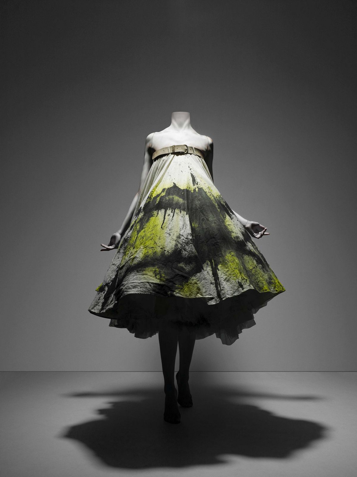 사진/ ALEXANDER McQUEEN SAVAGE BEAUTY