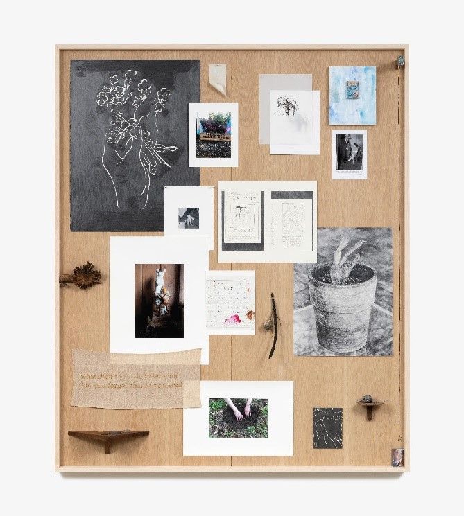 <무제1 untitled1>, 2021, 목판에 콜라주, 갤러리현대 제공