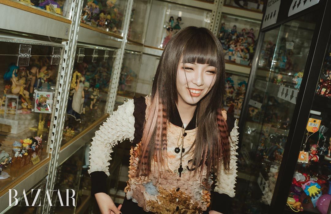 톱은 Masu. 팬츠는 Zara. 벨트는 Y/Project. 신발은 BB IMP.