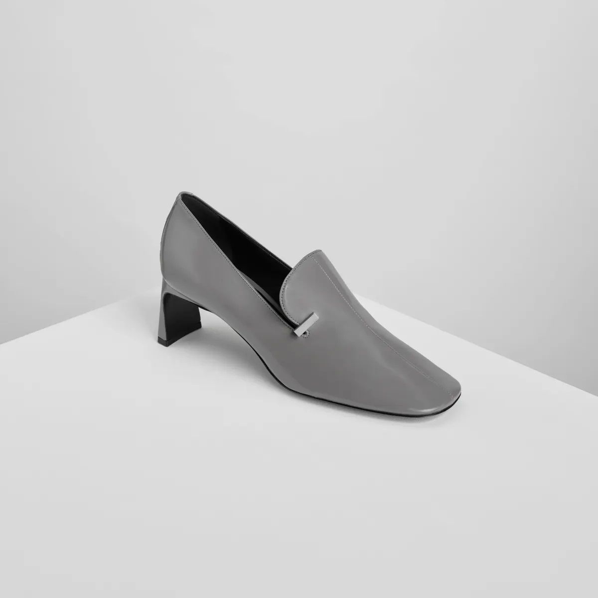 PHOEBE PHILO 클럽 로퍼 60 시멘트 990유로