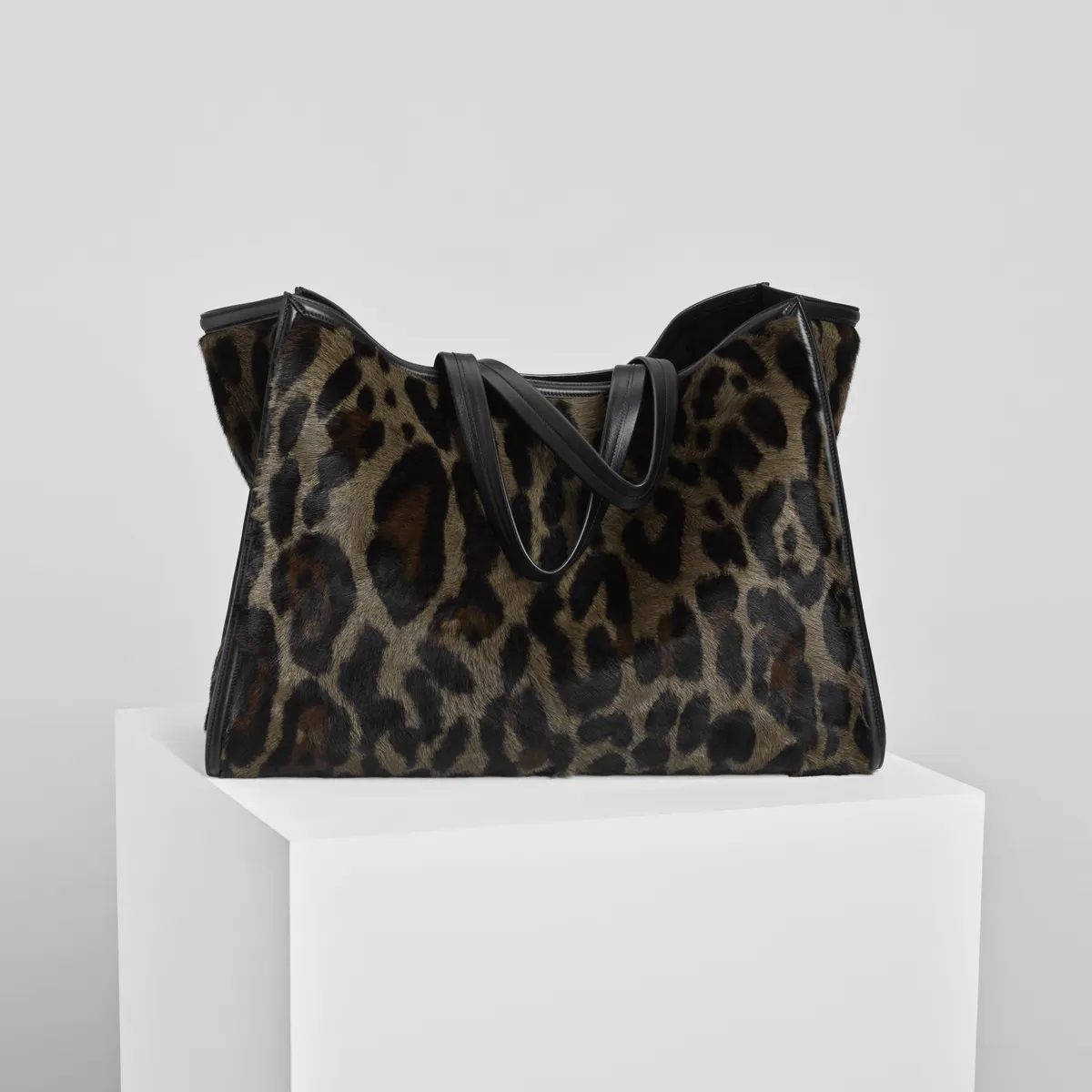 PHOEBE PHILO XL 카바스 카모 프린트 카프 헤어 7,500유로