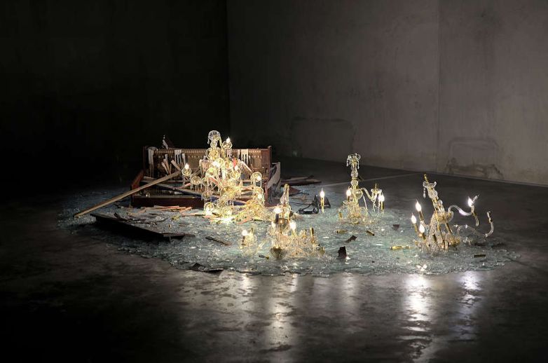 Jompet Kuswidananto, Terang Boelan (Moonshine), 2022 © Bangkok Art Biennale Foundation
