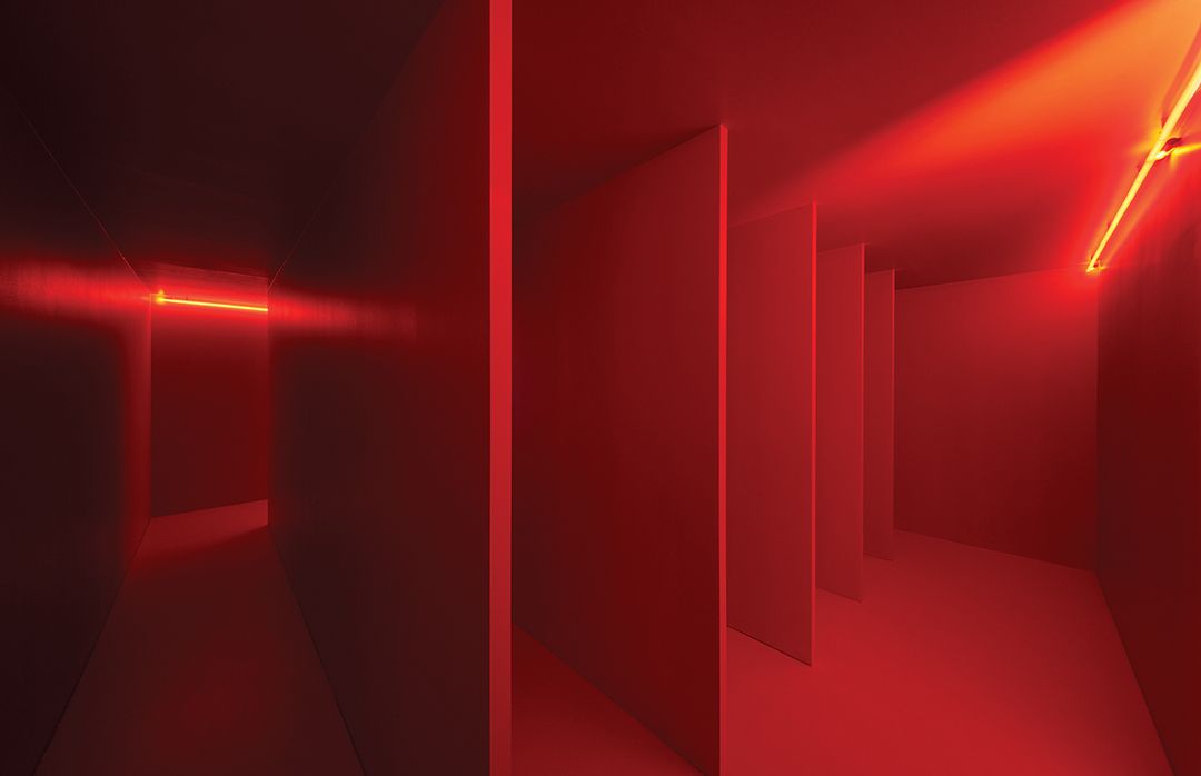 <붉은 빛의 공간 환경(Ambiente spaziale a luce rossa)>, 1967.2024. 솔올미술관의 개관전 «루치오 폰타나: 공간·기다림»에서 선보인 작품이다.