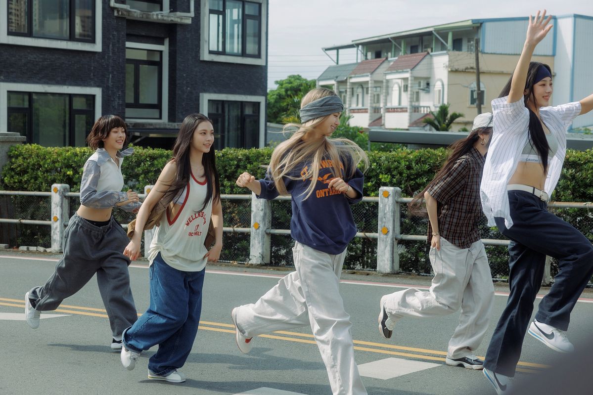 사진 / 어도어