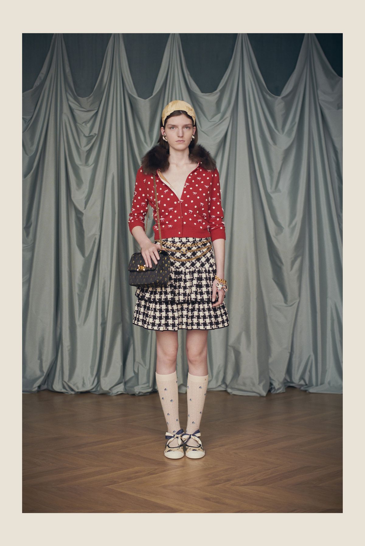 LOOK 44