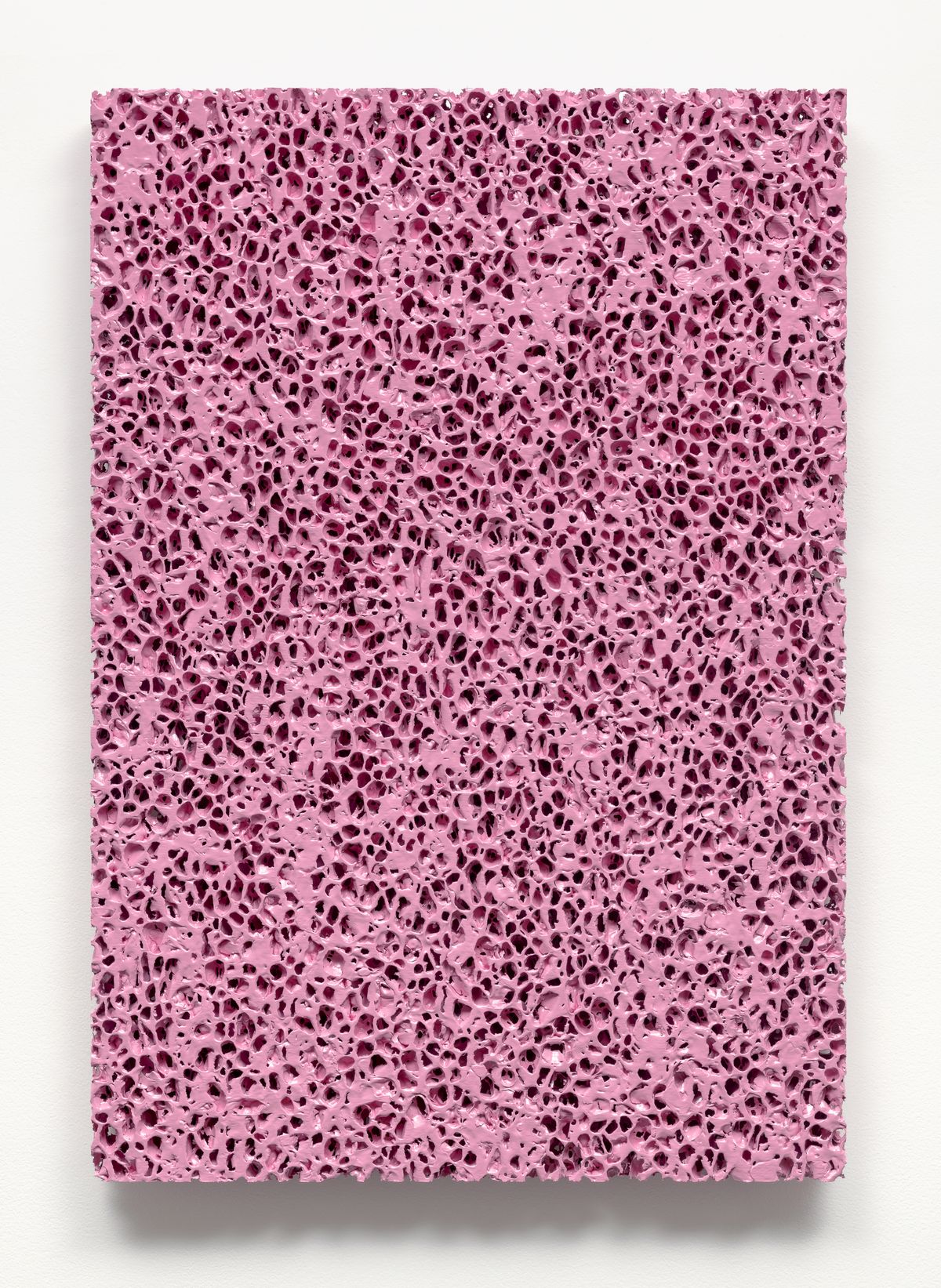 〈Interface Painting〉 2022 Aluminum foam, pink enamel, powder coated aluminum frame 96 x 66 x 6.5 cm Courtesy of the artists and Kukje Gallery