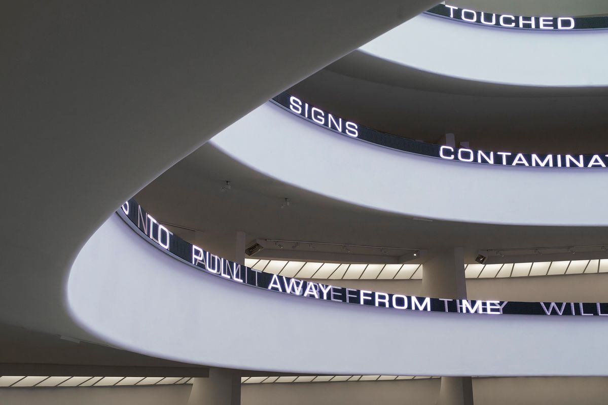 Installation view, «Jenny Holzer: Light Line», May 17~September 29, 2024, Solomon R. Guggenheim Museum, New York. ⓒ 2024 Jenny Holzer, Artists Rights Society (ARS), New York. Photo: Ariel Ione Williams ⓒ Solomon R. Guggenheim Foundation, New York