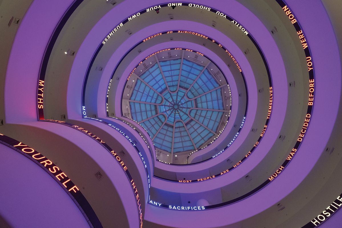 Installation view, «Jenny Holzer: Light Line», May 17~September 29, 2024, Solomon R. Guggenheim Museum, New York. ⓒ 2024 Jenny Holzer, Artists Rights Society (ARS), New York. Photo: Filip Wolak