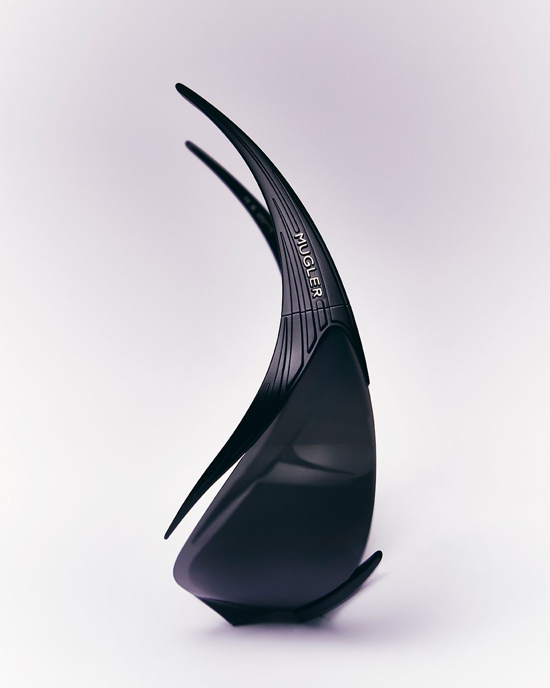 ‘Spiral 01-M01’ 선글라스.