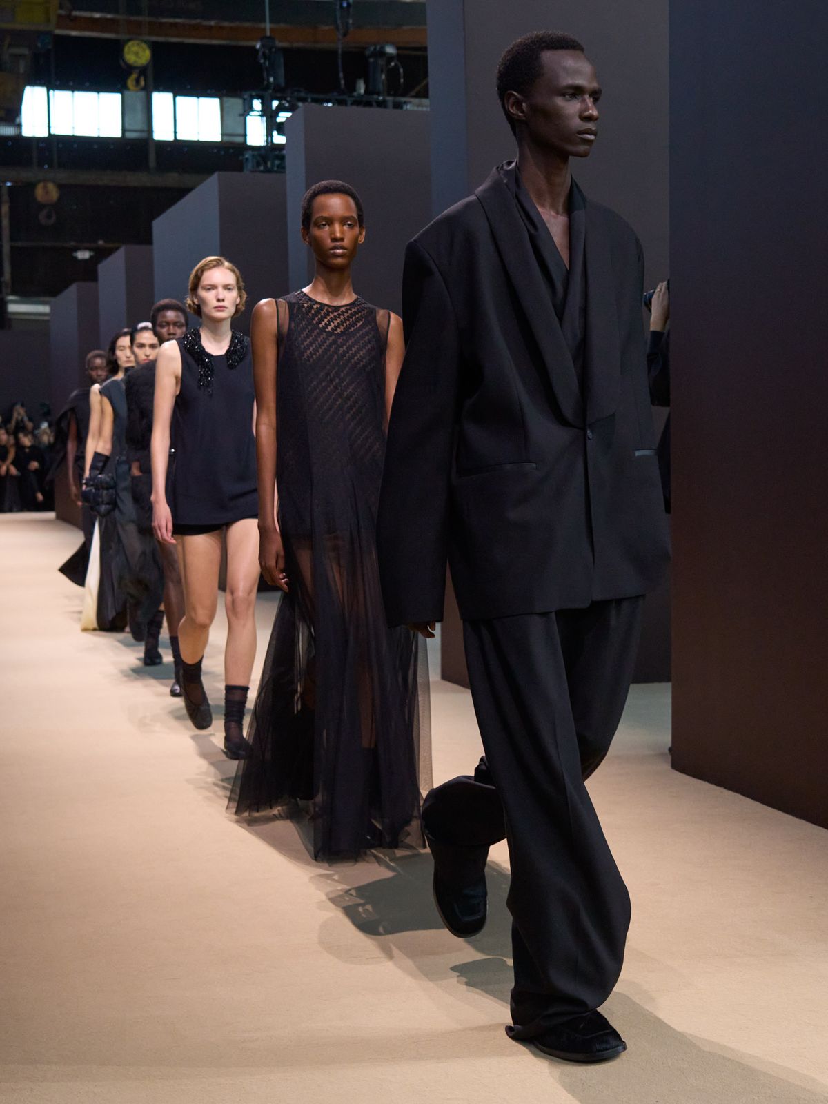 COS AW24 피날레