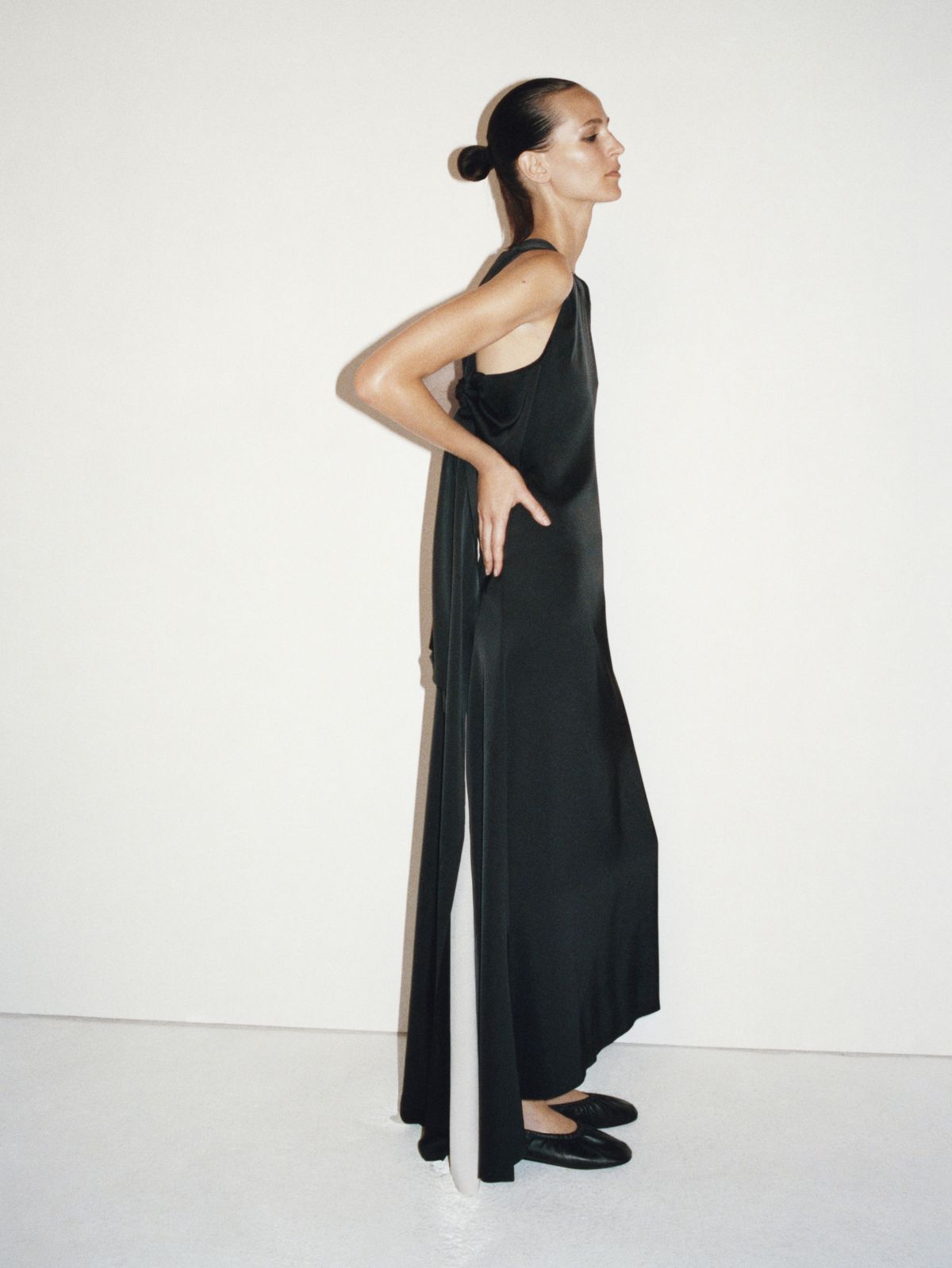 COS AW24 아틀리에 컬렉션