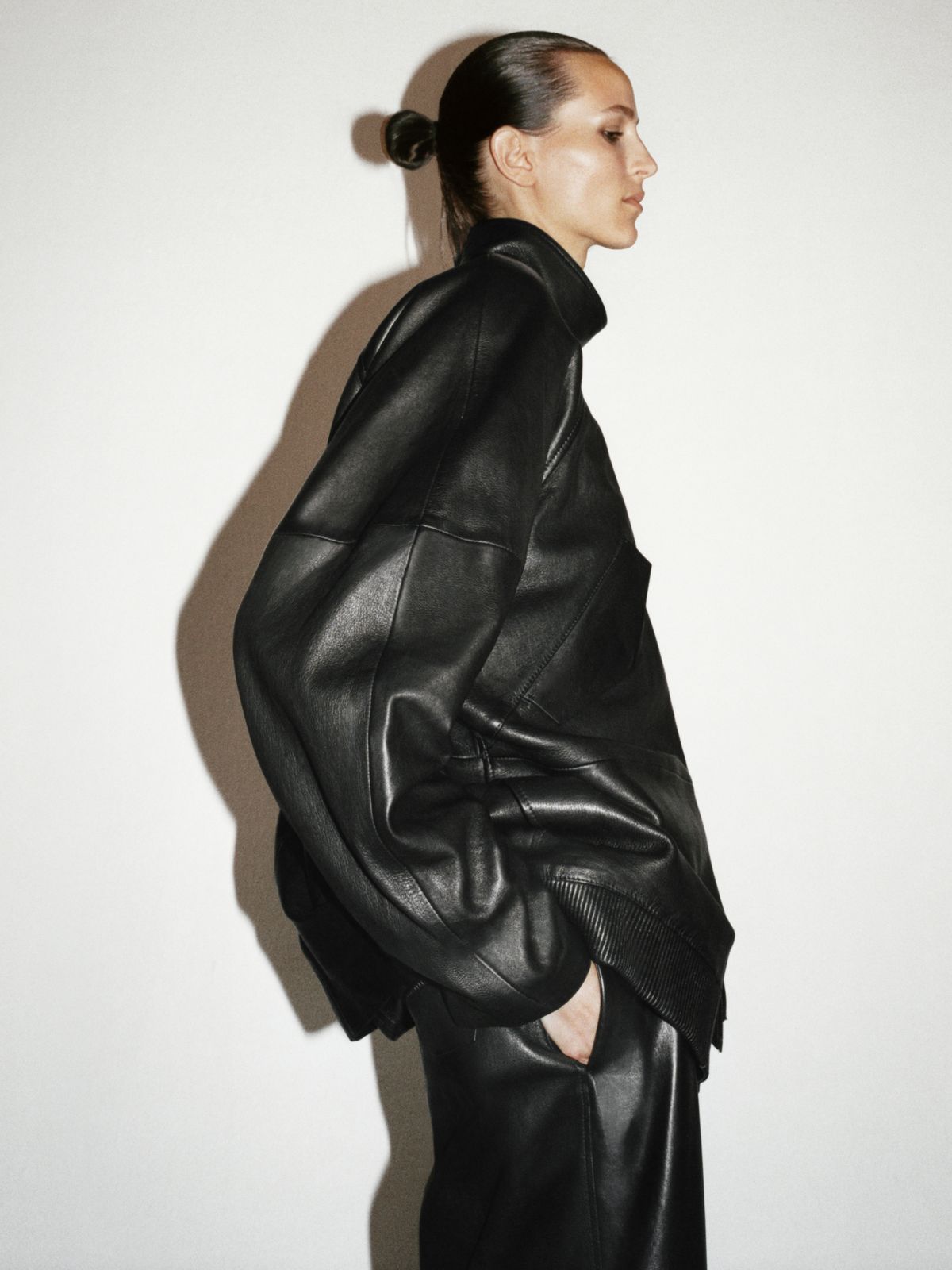 COS AW24 아틀리에 컬렉션
