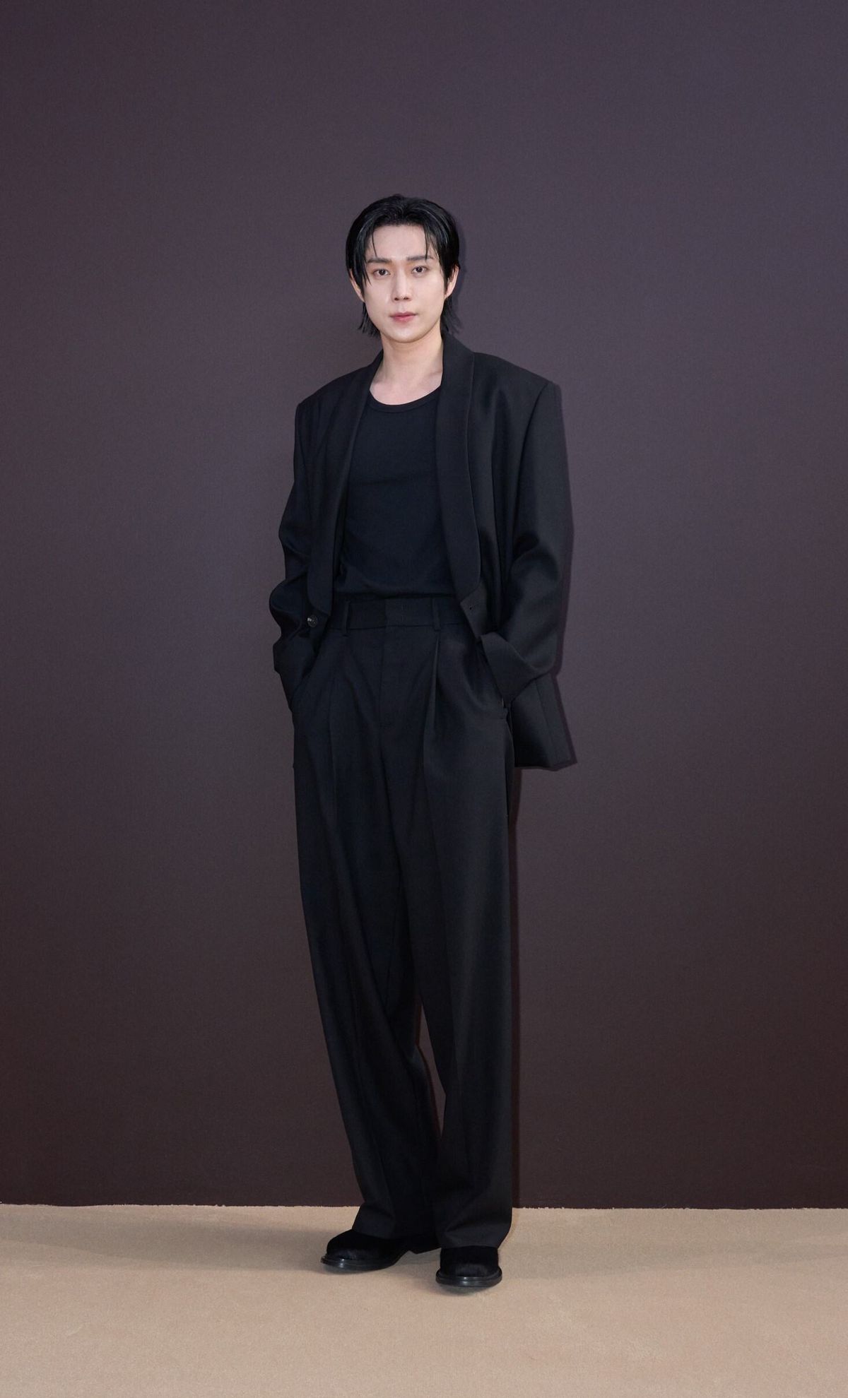 뉴욕에서 열린 COS 2024 AW 컬렉션에 참석한 김영대