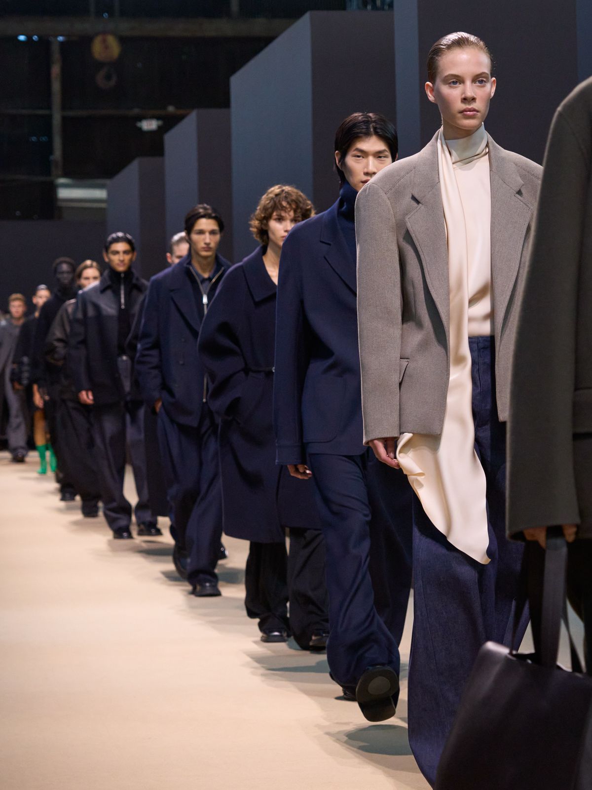 COS AW24 피날레