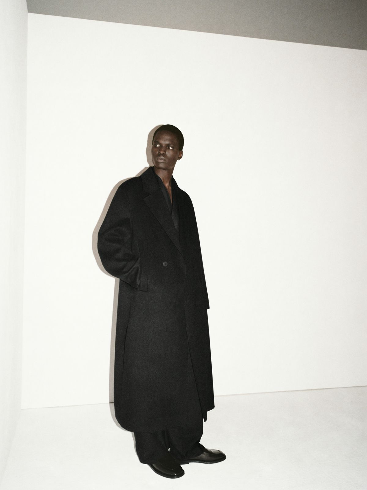 COS AW24 아틀리에 컬렉션