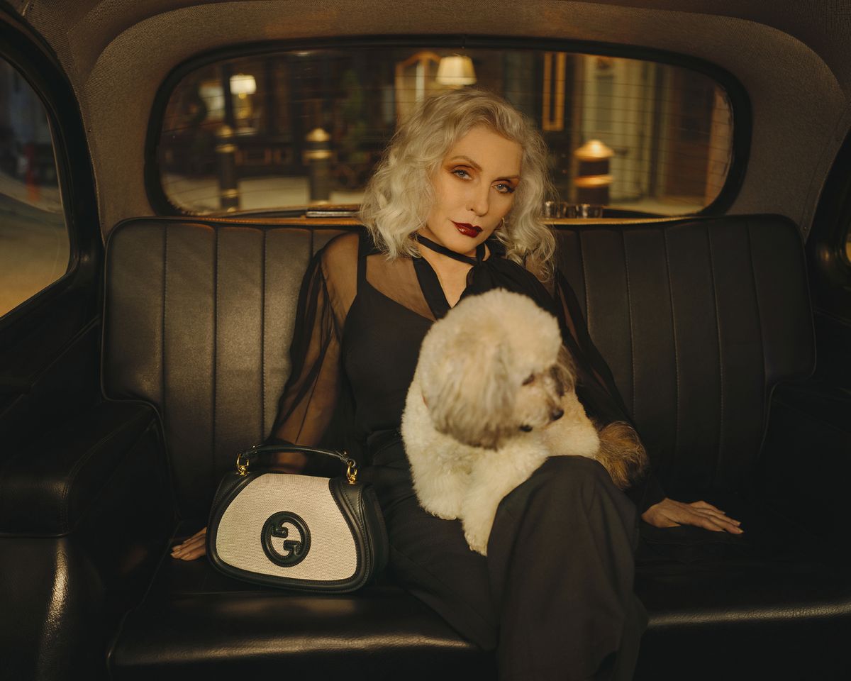낸 골딘(Nan Goldin)이 런던을 배경으로 촬영한 구찌 블론디 백 캠페인