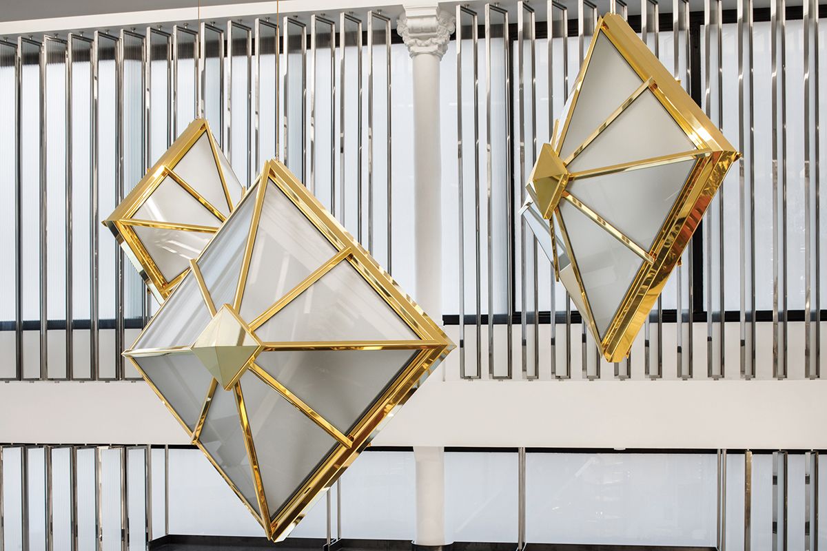 Virginia Overton, <Suspended Skylight Gem Sculptures>, 2022. 파리 생토노레.