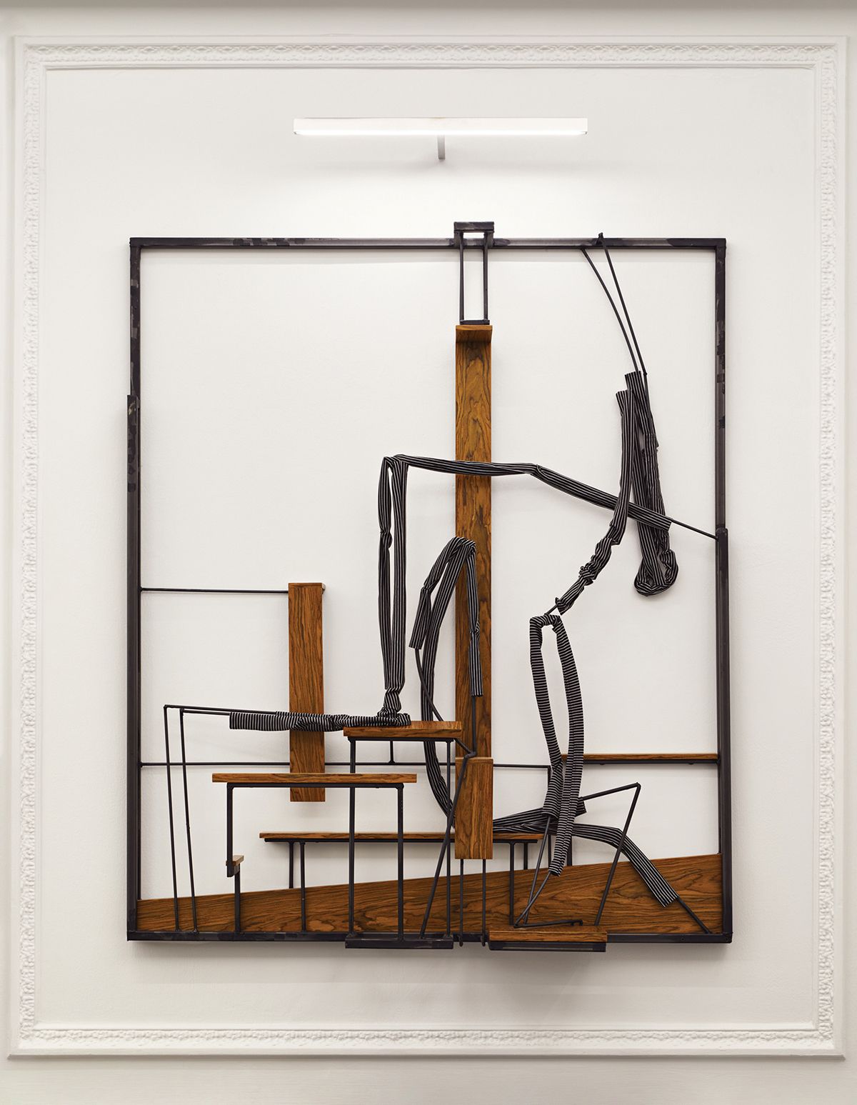Indrikis Gelzis, <3 Breaths In A Windy Place>, 2021. 런던 뉴 본드 스트리트.