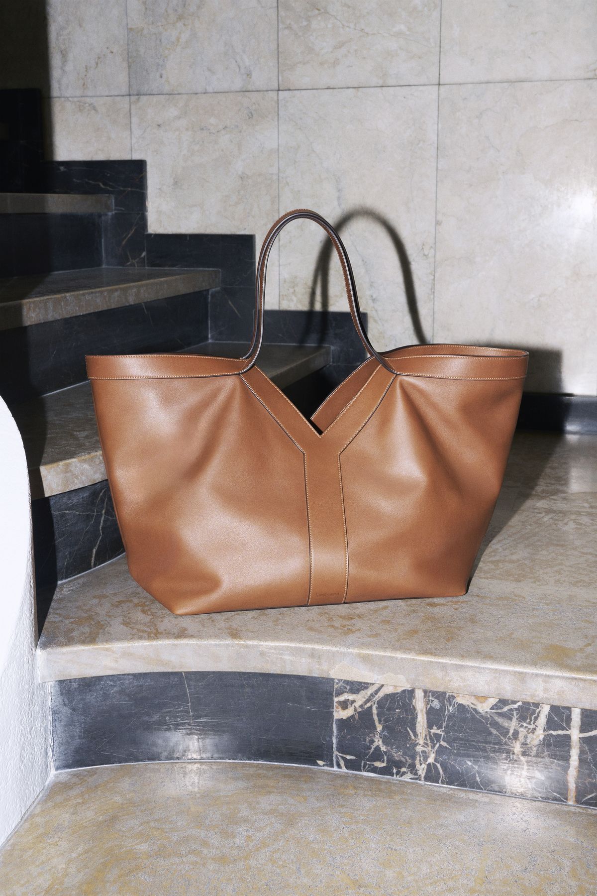 Saint Laurent Y토트 5백28만원