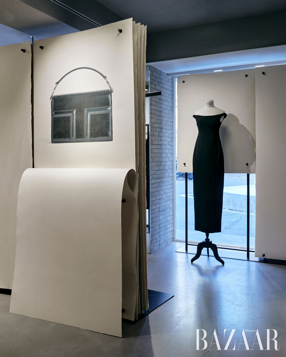 성수동에서 개최한 팝업 스토어 <TOTEME PROTOTYPE>의 전경