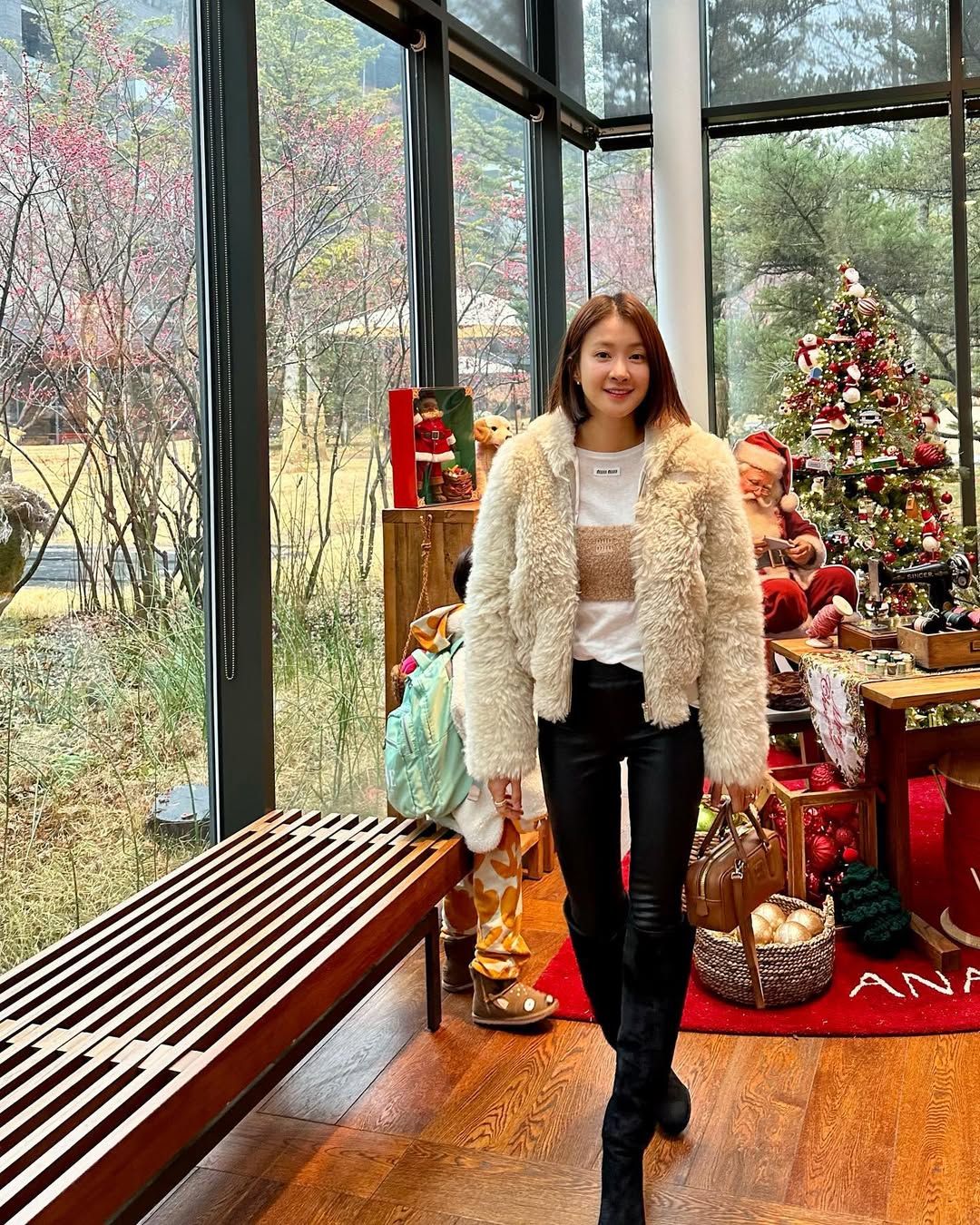 @leesiyoung38