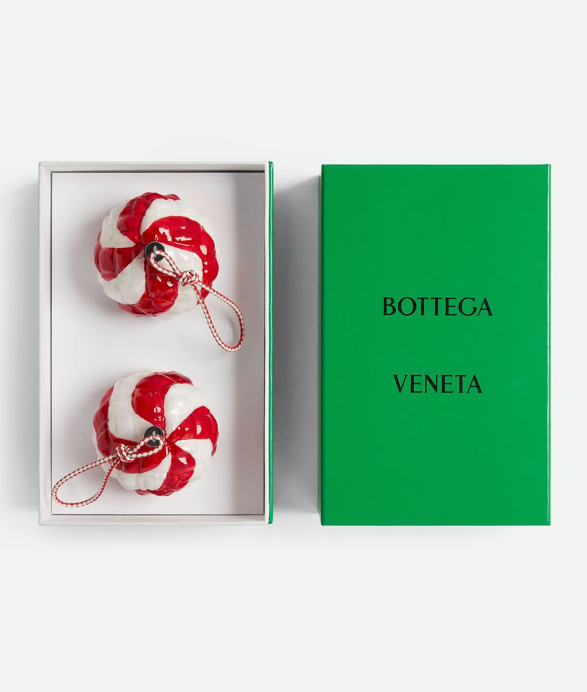 BOTTEGA VENETA 소용돌이 오너먼트 2개 세트 46만원. 