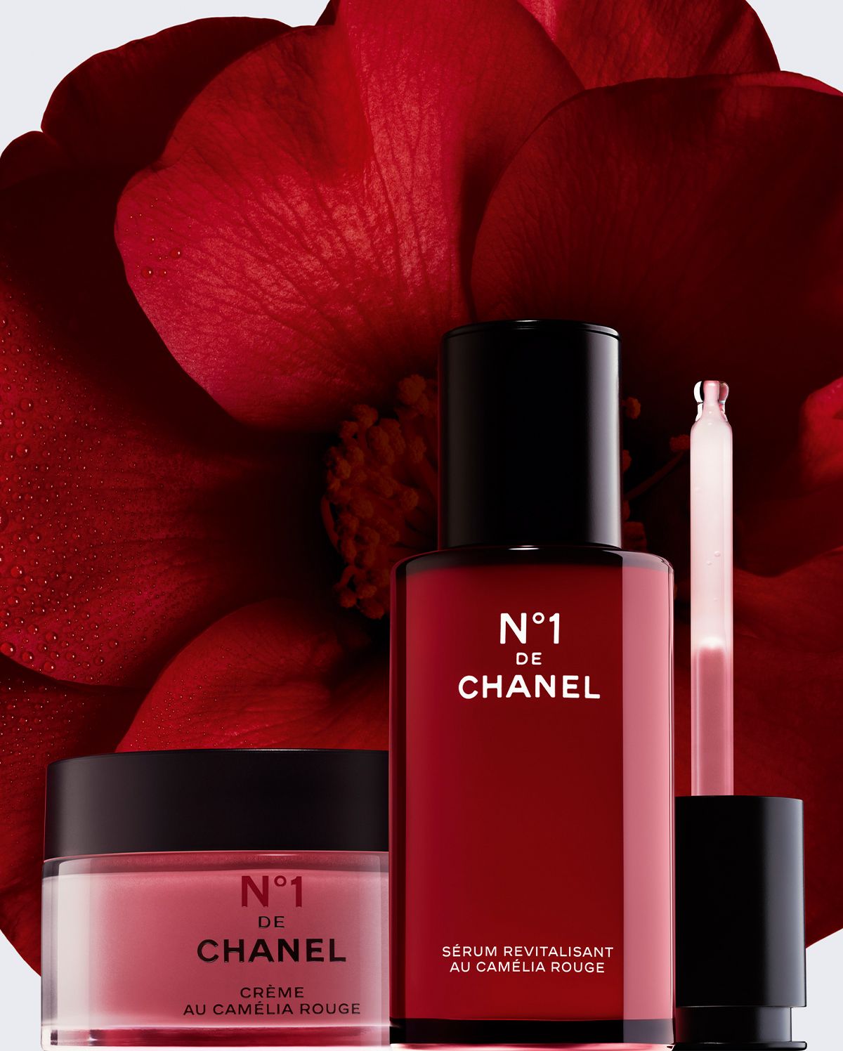 N°1 DE CHANEL 레드 까멜리아 크림 50g, 15만 7천원, 리필, 13만 3천원, 레드 까멜리아 세럼 50ml, 22만원, 100ml, 28만 6천원.