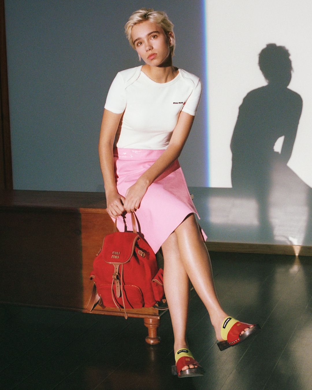 Petit Bateau X Miu Miu 슬림 스트레치 저지 티셔츠 78만원. 나플락 랩어라운드 스커트 4백95만원.