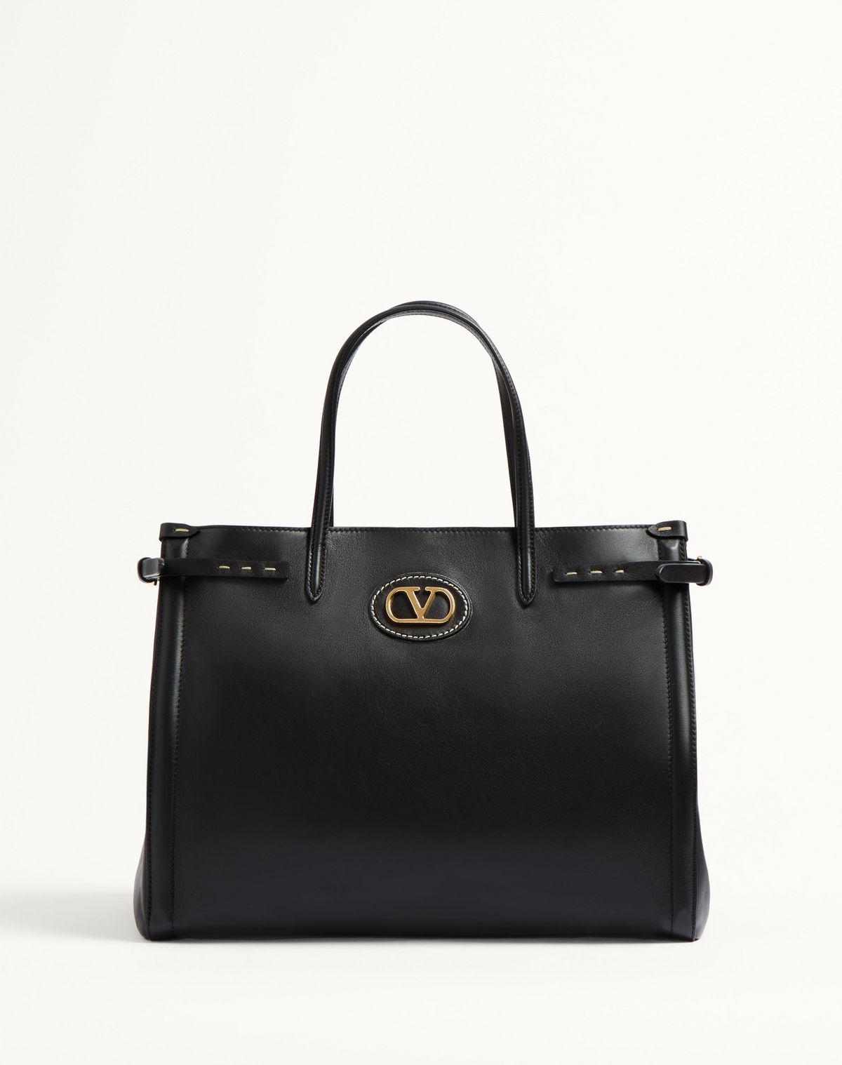 Valentino Garavani 앙티프, 243만원 (미디움 캔버스), 389만원 (미디움 가죽), 219만원 (스몰 캔버스), 340만원 (스몰 가죽)