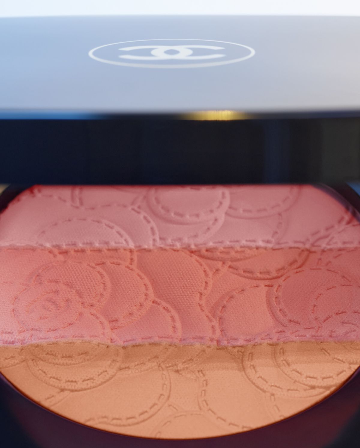 까멜리아 퓨투라 파우더 블러셔, Chanel.