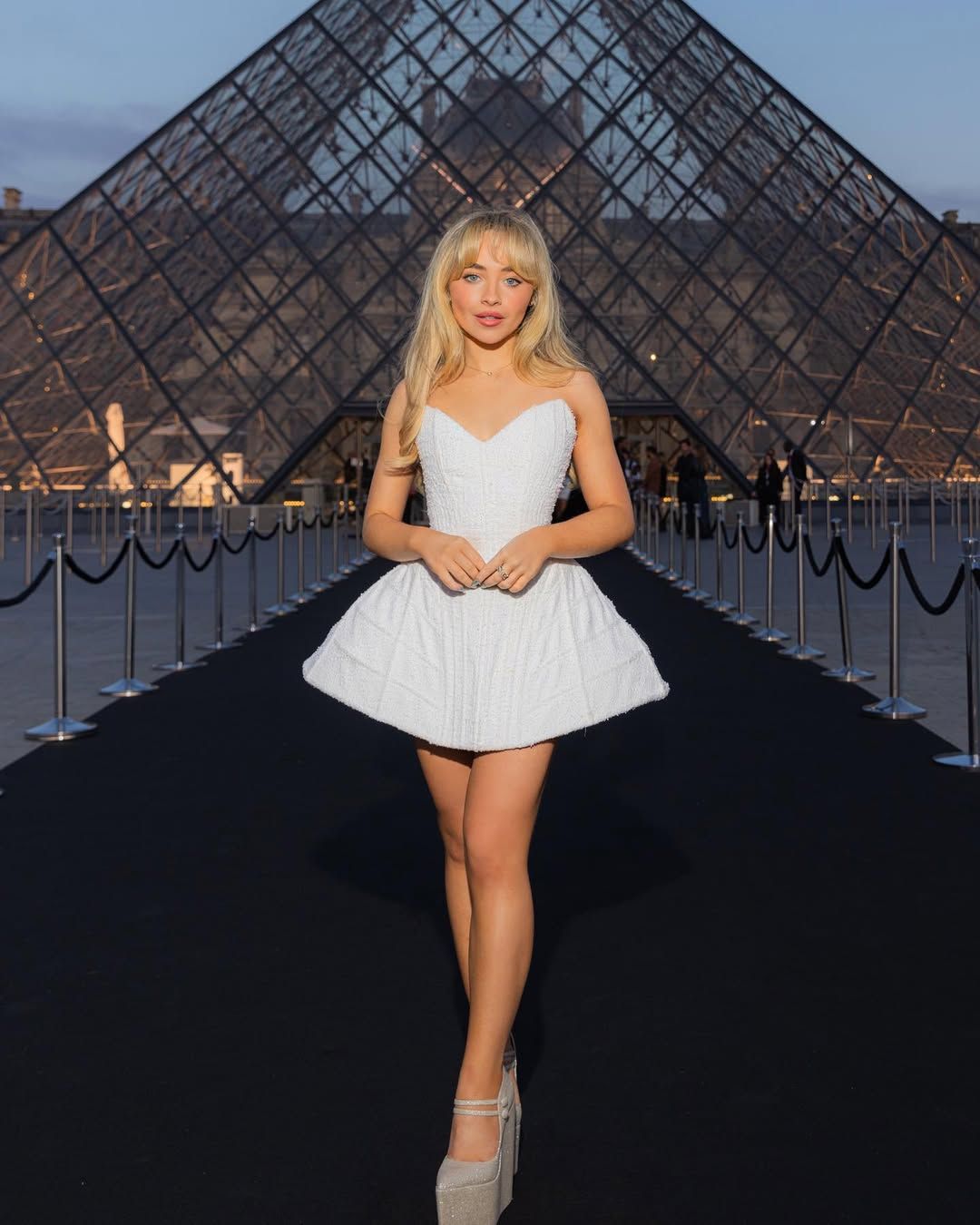 @sabrinacarpenter