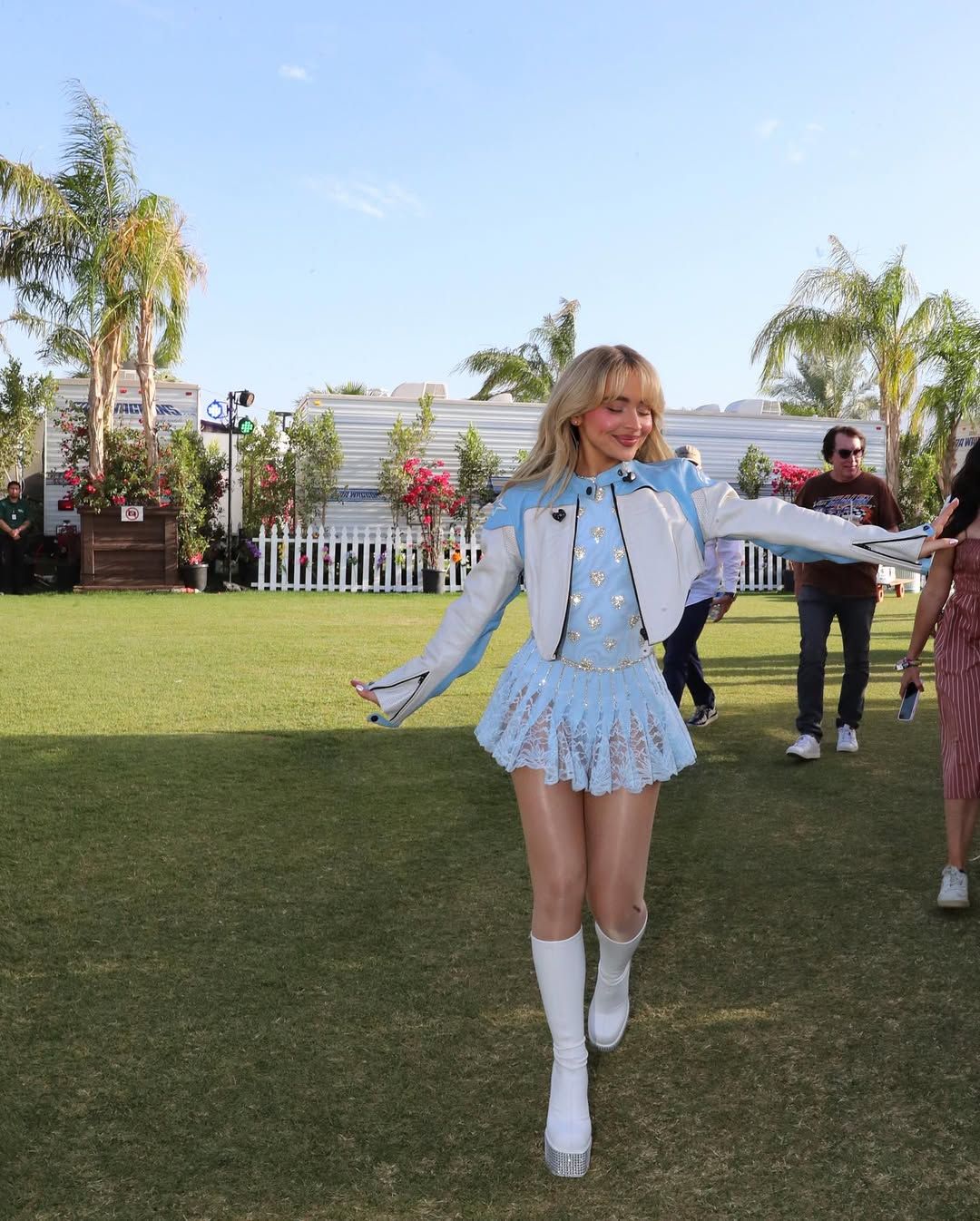 @sabrinacarpenter