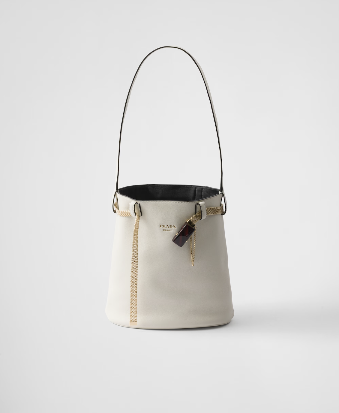Prada 주얼리 벨트가 달린 가죽 프라다 버클 버킷 백, 5백 85만 원