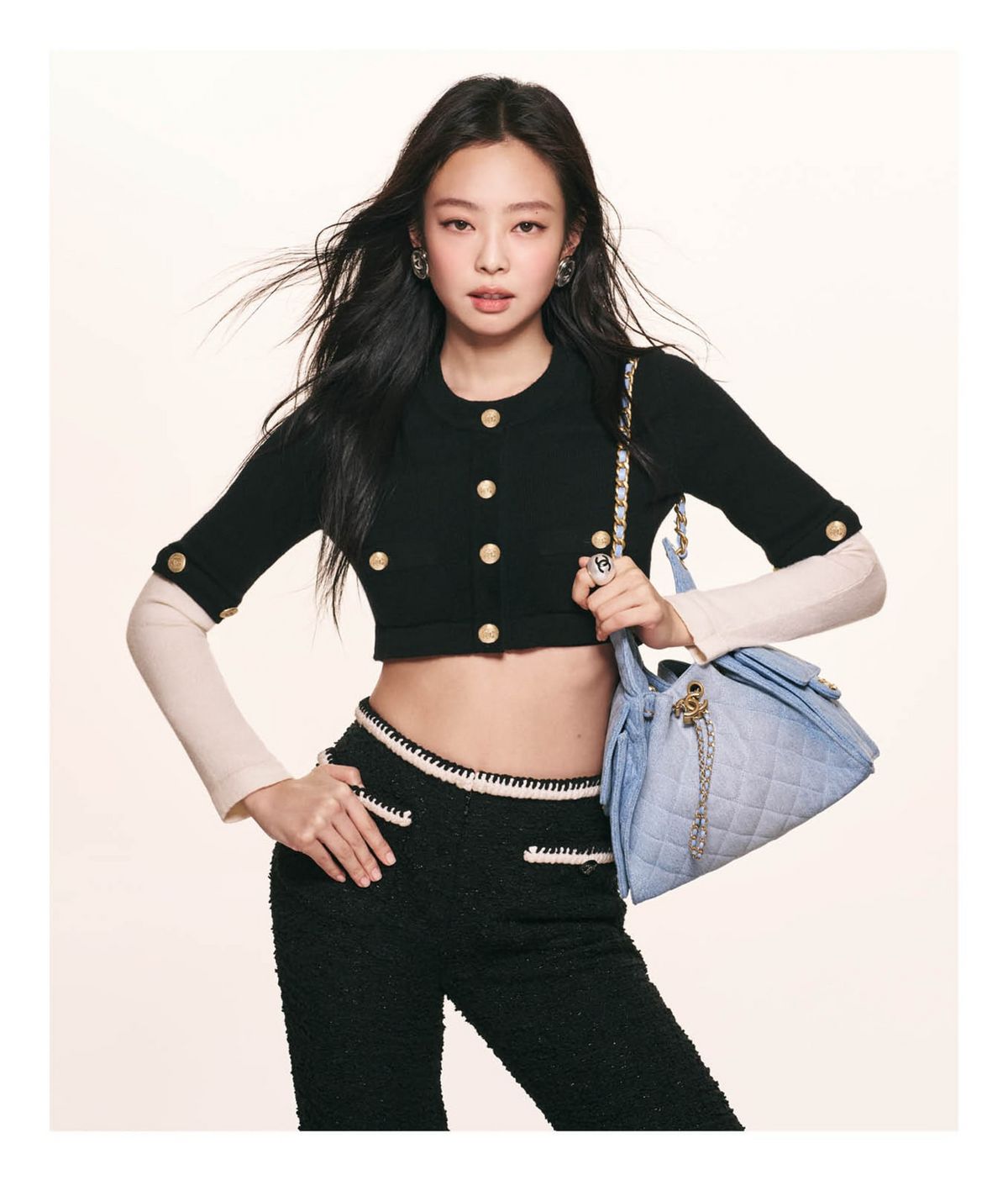 CHANEL 25 스몰 핸드백, 블루, 9백만원대.