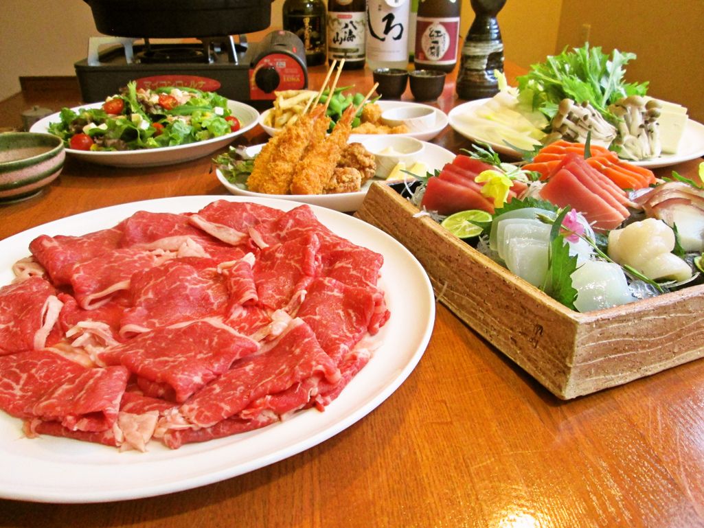 골프를 끝낸 뒤 컨트리 클럽 내 레스토랑에서 스키야키를 맛볼 수 있다.