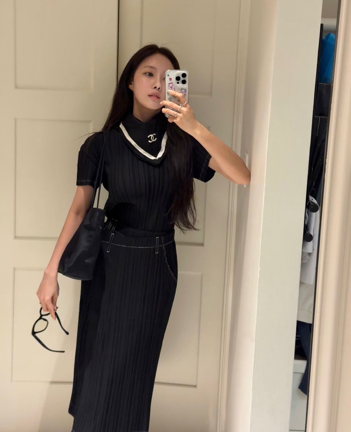 몽플리쎄 스티치 배색 아키텍처 플리스 티셔츠, 스티치 배색 아키텍쳐 플리츠 랩스커트 가격미정