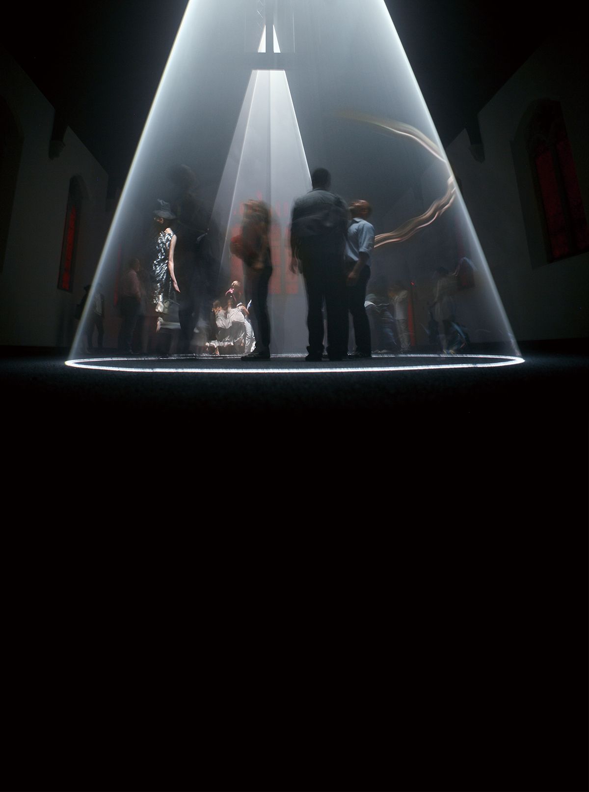 Anthony McCall, <Between You and I>, 2006, Installation view of «Plot09», St. Cornelius Chapel, Governor's Island, 2009. Courtesy Creative Time. Photo: Sam Horine.
