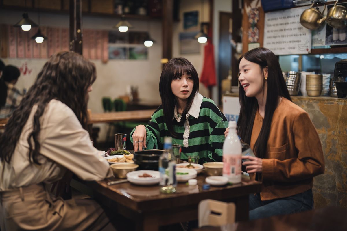 티빙 시리즈 <술꾼도시여자들> 스틸