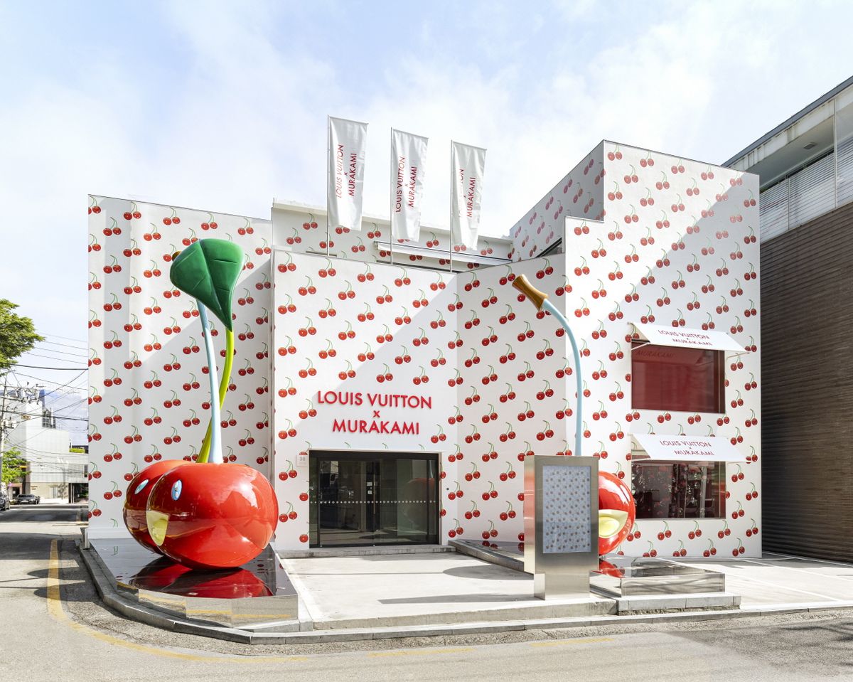 루이 비통 x 무라카미 리에디션 컬렉션의 마지막 챕터에 맞춰 서울 도산 스토어를 리뉴얼한 루이 비통