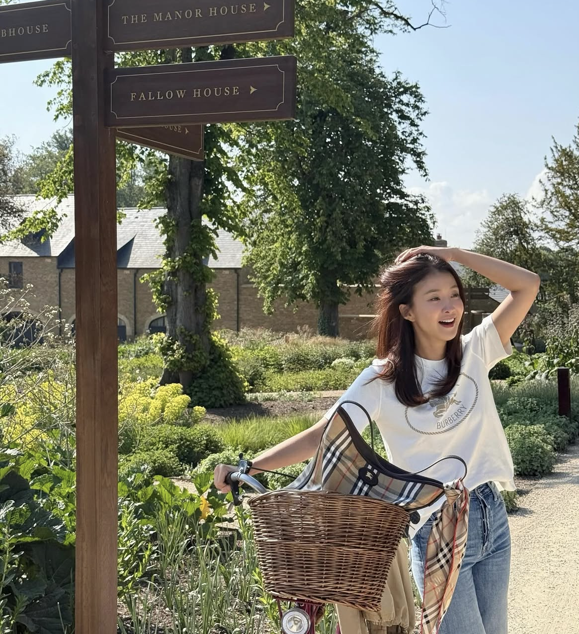 버버리 라지 하이랜드 토트, 2백5십5만원