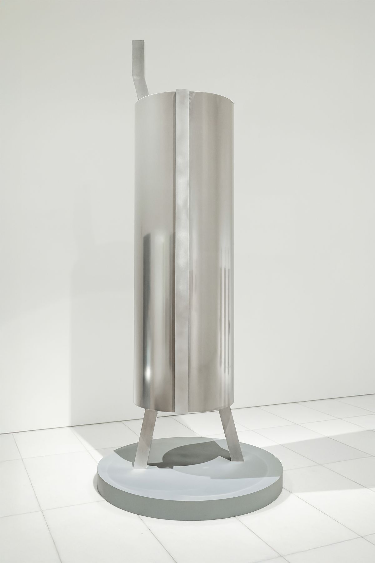 UM Tai-Jung, 낯선자의 은신처 티틴의 은빛 베일-철인은 하늘을 걷는다, 2025, Aluminum, 92x88x350(h)cm (2)