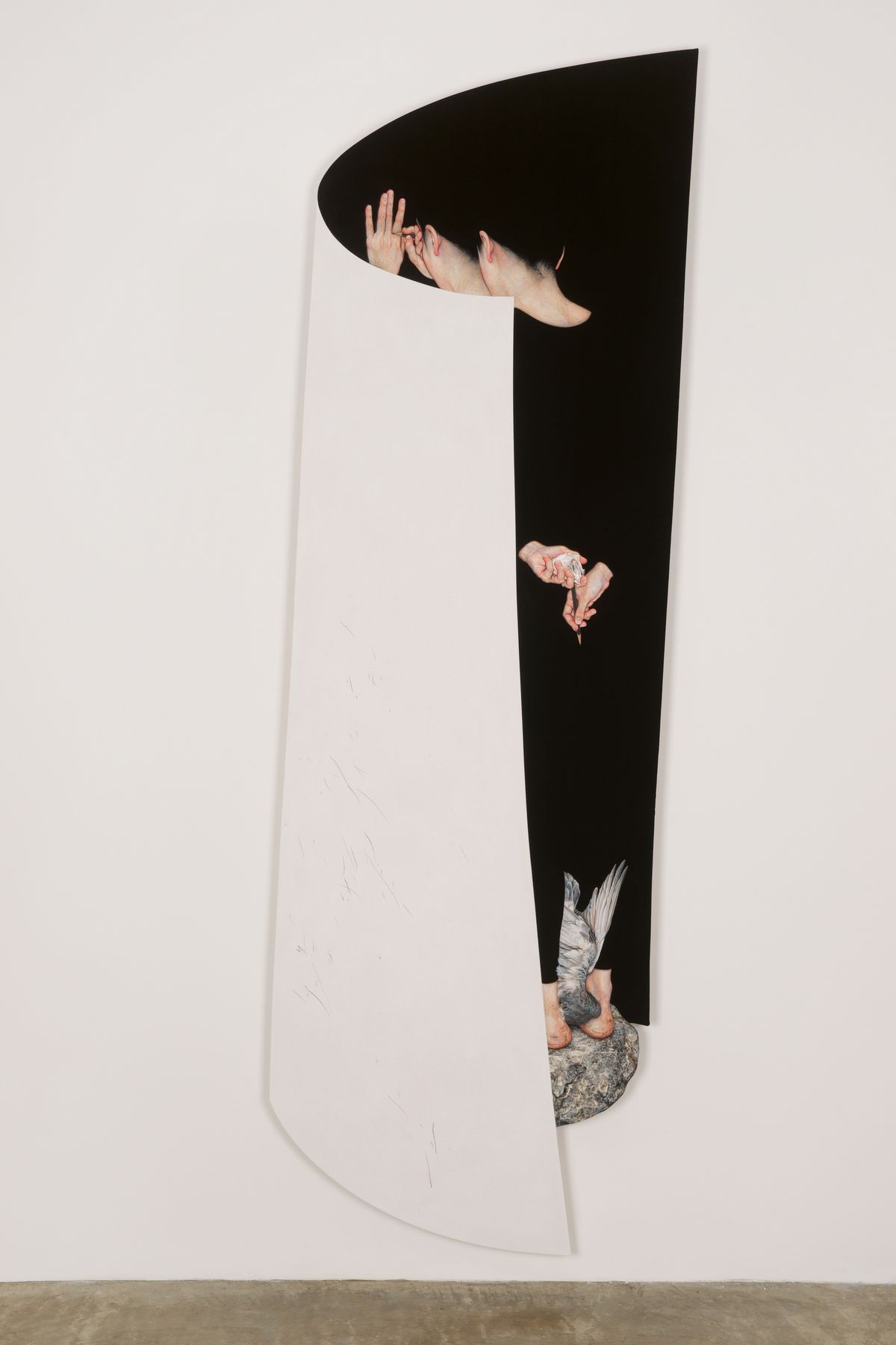 이진주, 쫓아가는 2025 handmade Leejeongbae black, powdered pigment, animal skin glue and water on unbleached cotton 205x69cm