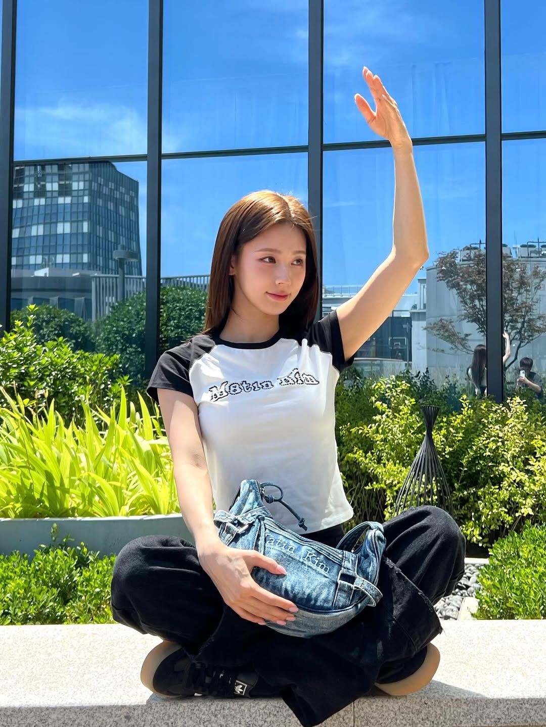 miyeon diện áo tay raglan