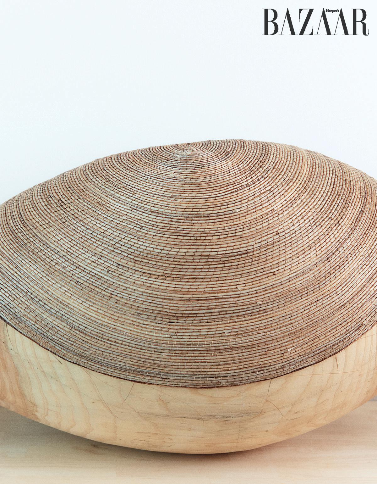 Jung Dahye, <Drift as You Are>, 2025, 갈색, 흰색, 검은색 말총, 130x60x20cm.
