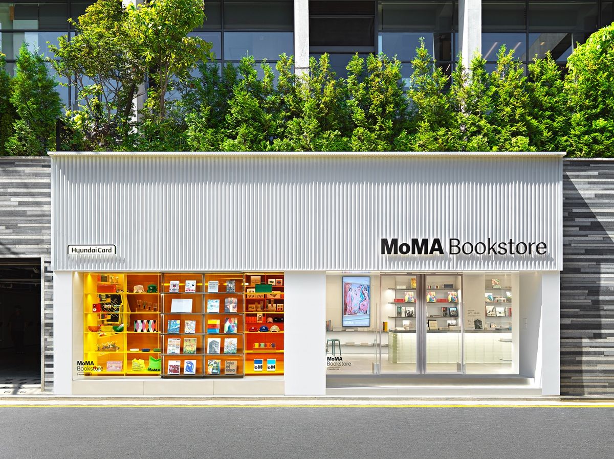 도산공원 인근 오픈한 MoMA 북스토어 외관 모습 @hyundaicard