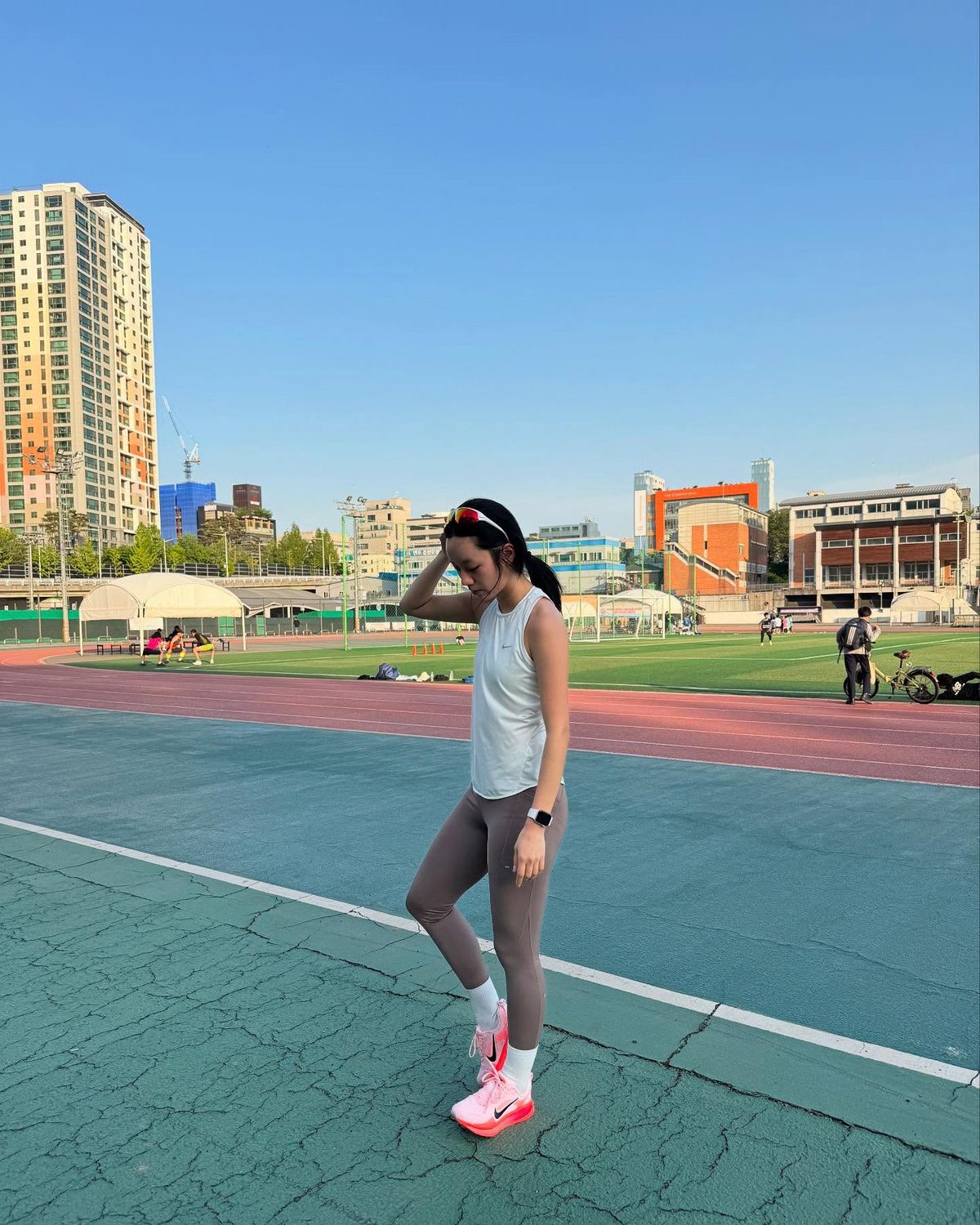 트랙 위 몸을 푸는 혜리