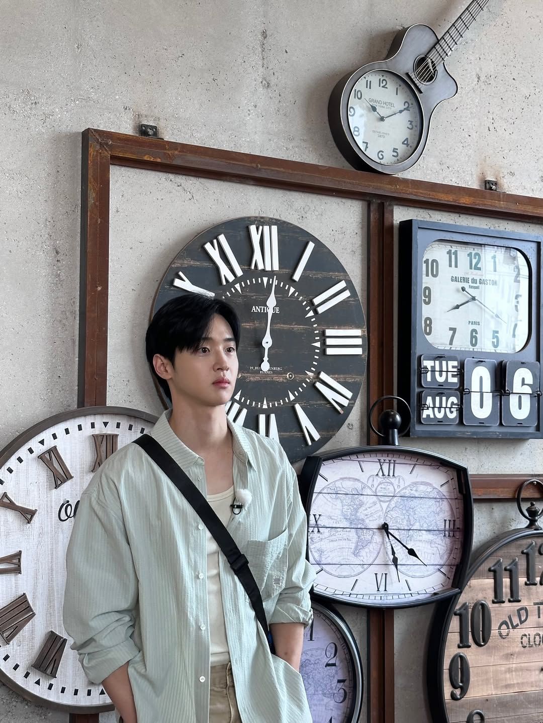 루즈핏 스트라이프 셔츠와 와이드 팬츠로 편안하고 깔끔하게!