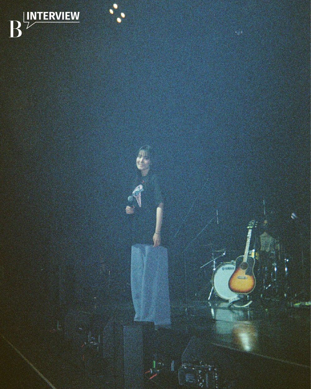 리허설 중 무대 위에서. 