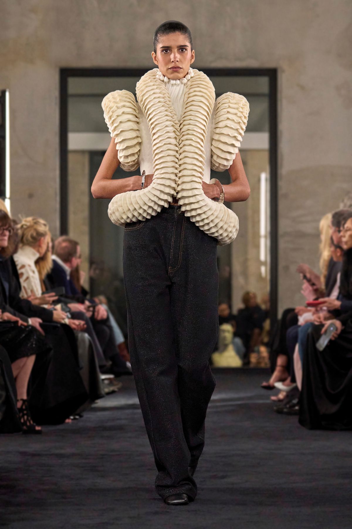 세르반 49에서 선보인 2025 여름/가을 컬렉션.